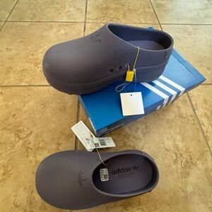 Adidas Originals slide . Brand new in box with tags.